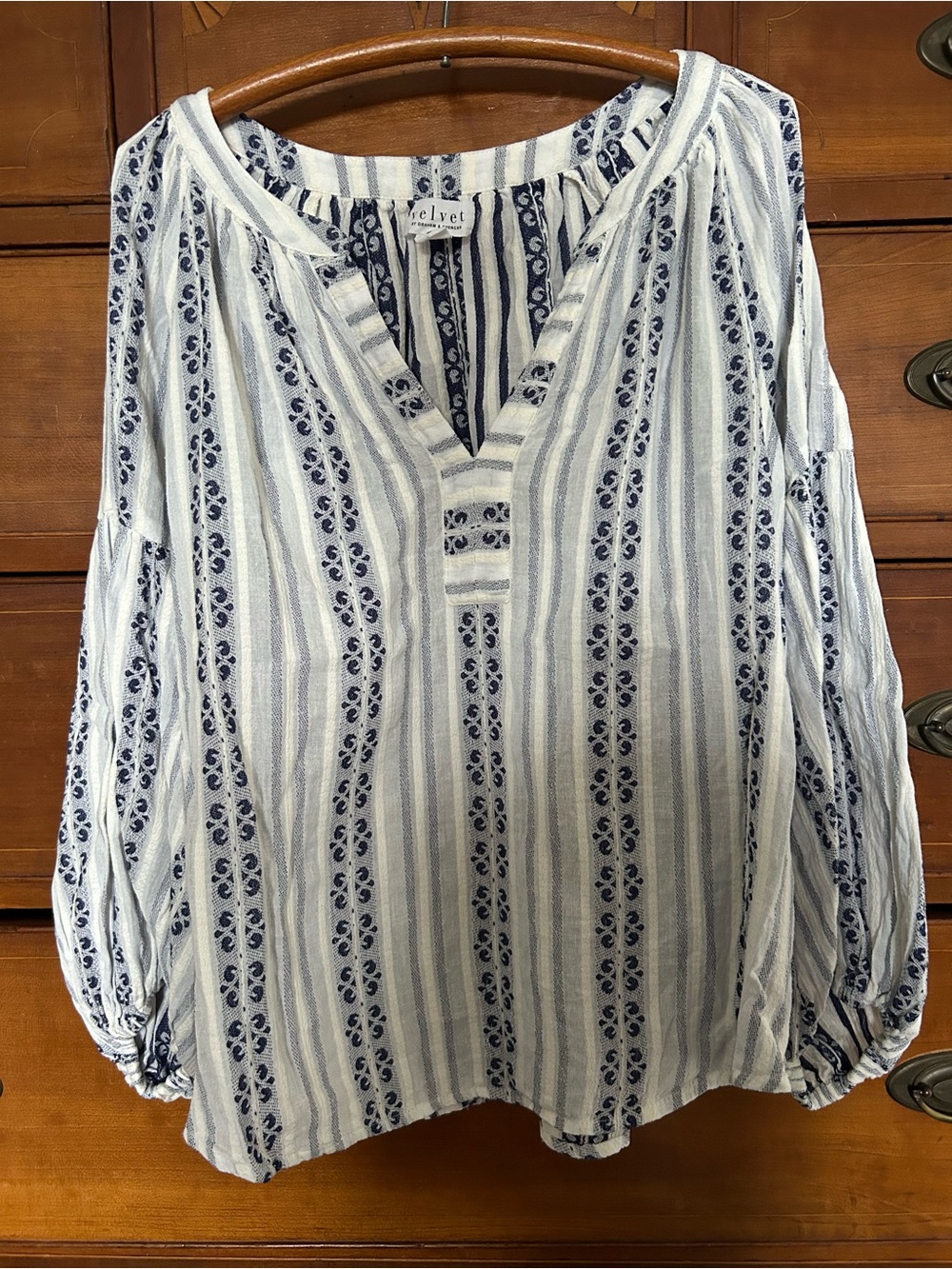 Velvet by Graham & Spencer White and Navy Printed Peasant Blouse